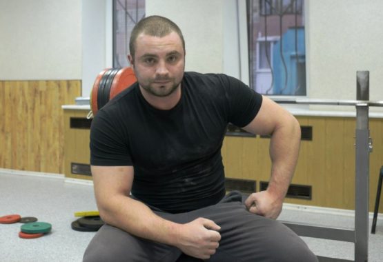 Знакомьтесь! Колосовский Сергей Александрович – мастер спорта международного класса по жиму штанги лежа.