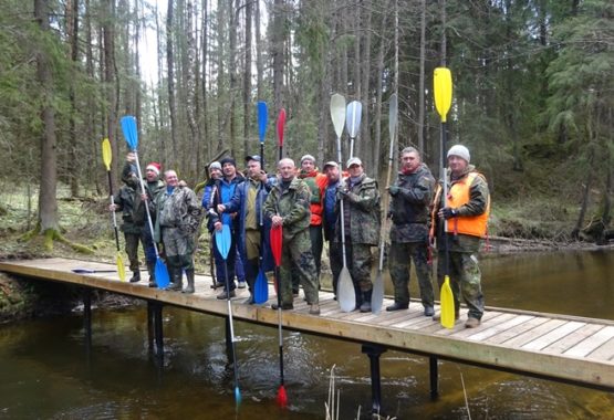 Сплав по реке. Вниз по течению от городской суеты…