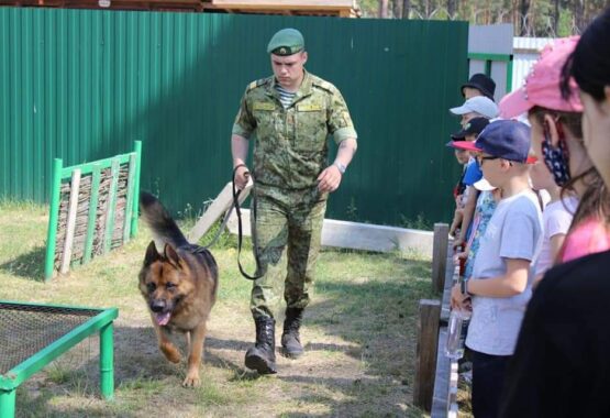 Дети заводчан на Мозырском пограничном отряде