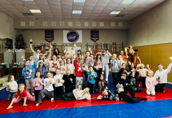 Новогодний калейдоскоп вновь порадовал ребят!